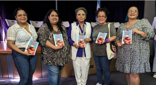 En el Dia de la Mujer Hondureña segunda edición del libro 